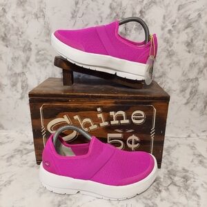 🆕️brand new OOFOS oomg eezee low